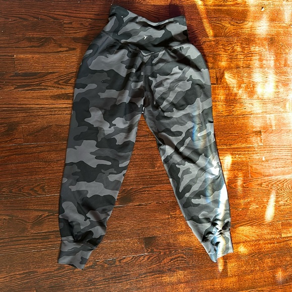 Old Navy Active, Elevated Leggings - Picture 6 of 7